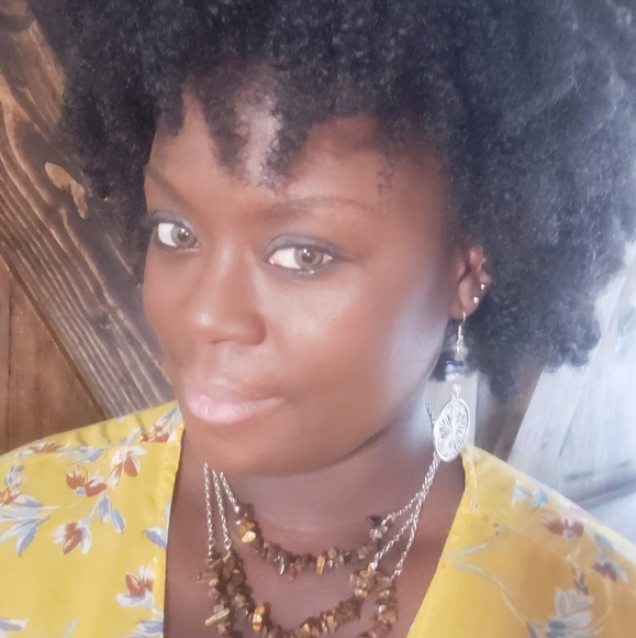 Meet your Posher, Raven - Picture 2 of 3